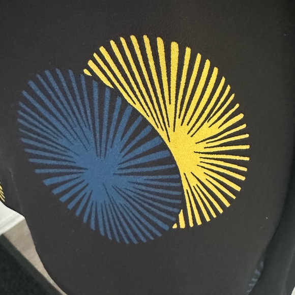 Cut out shoulder top - Picture 6 of 8